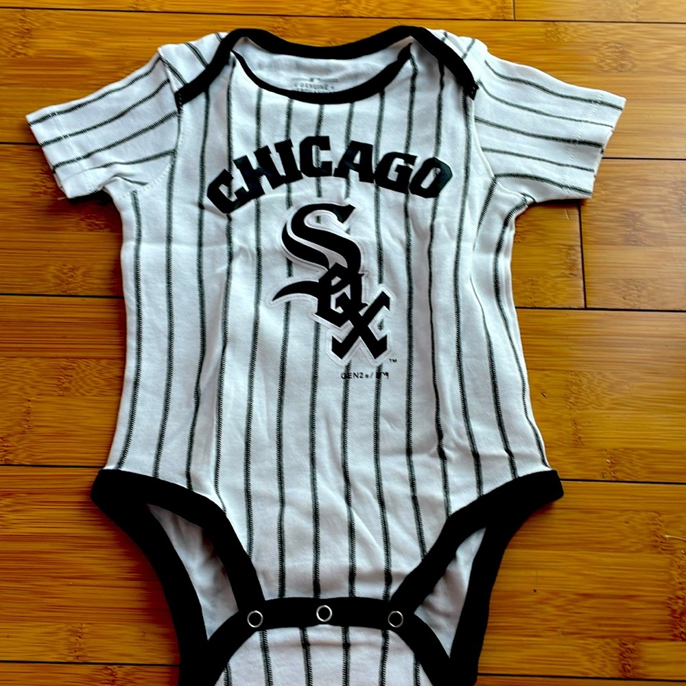 Brand new Chicago white Sox onesie! 6-9 months